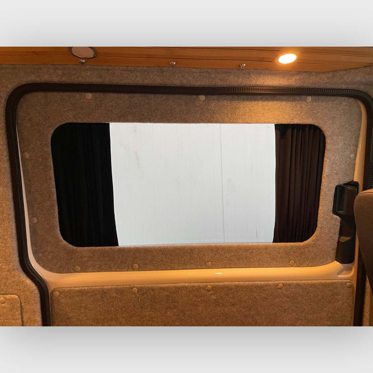 Select/deselect item 5281112 for bulk actions.
Fensterverkleidung Schiebetür Fahrerseite mit Vorhangvorbereitung VW T5-T6.1
