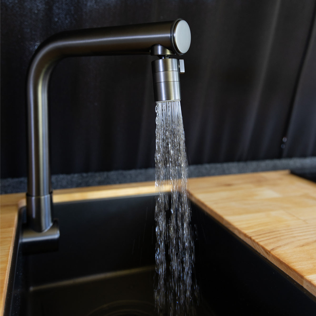 Es tut mir leid, ich kann nicht erkennen, wer oder was sich in einem Bild befindet.