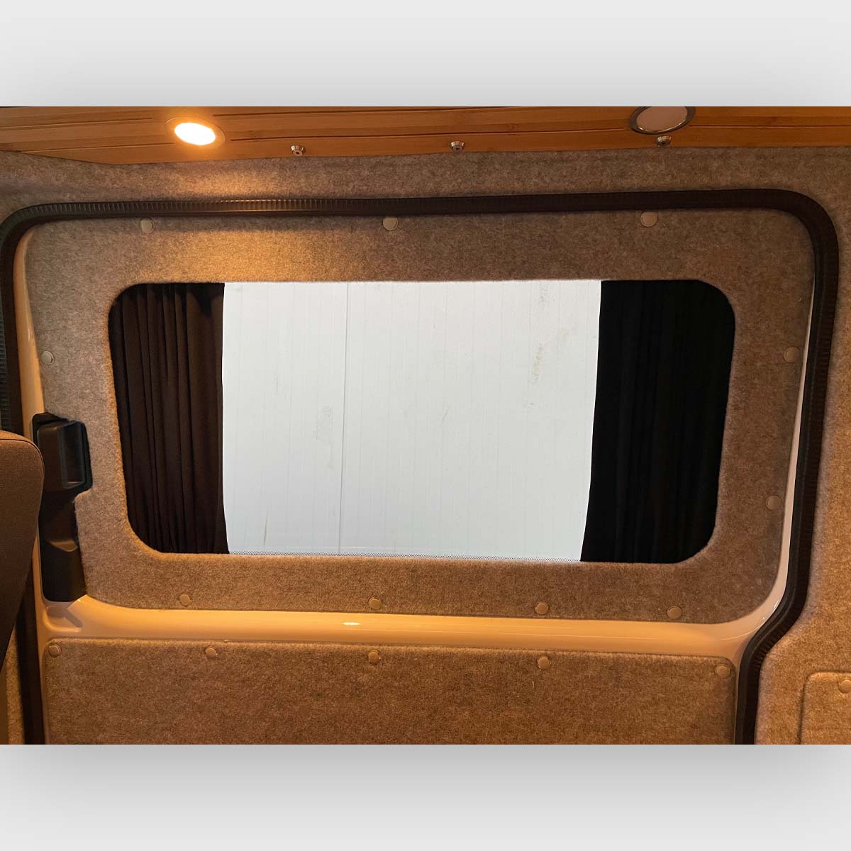 Fensterverkleidung Schiebetür Beifahrerseite mit Vorhangvorbereitung VW T5-T6.1