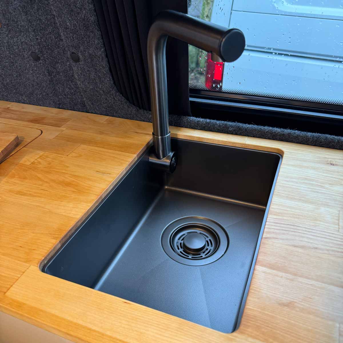 Queensize Camper Edelstahl Waschbecken Dark Edition