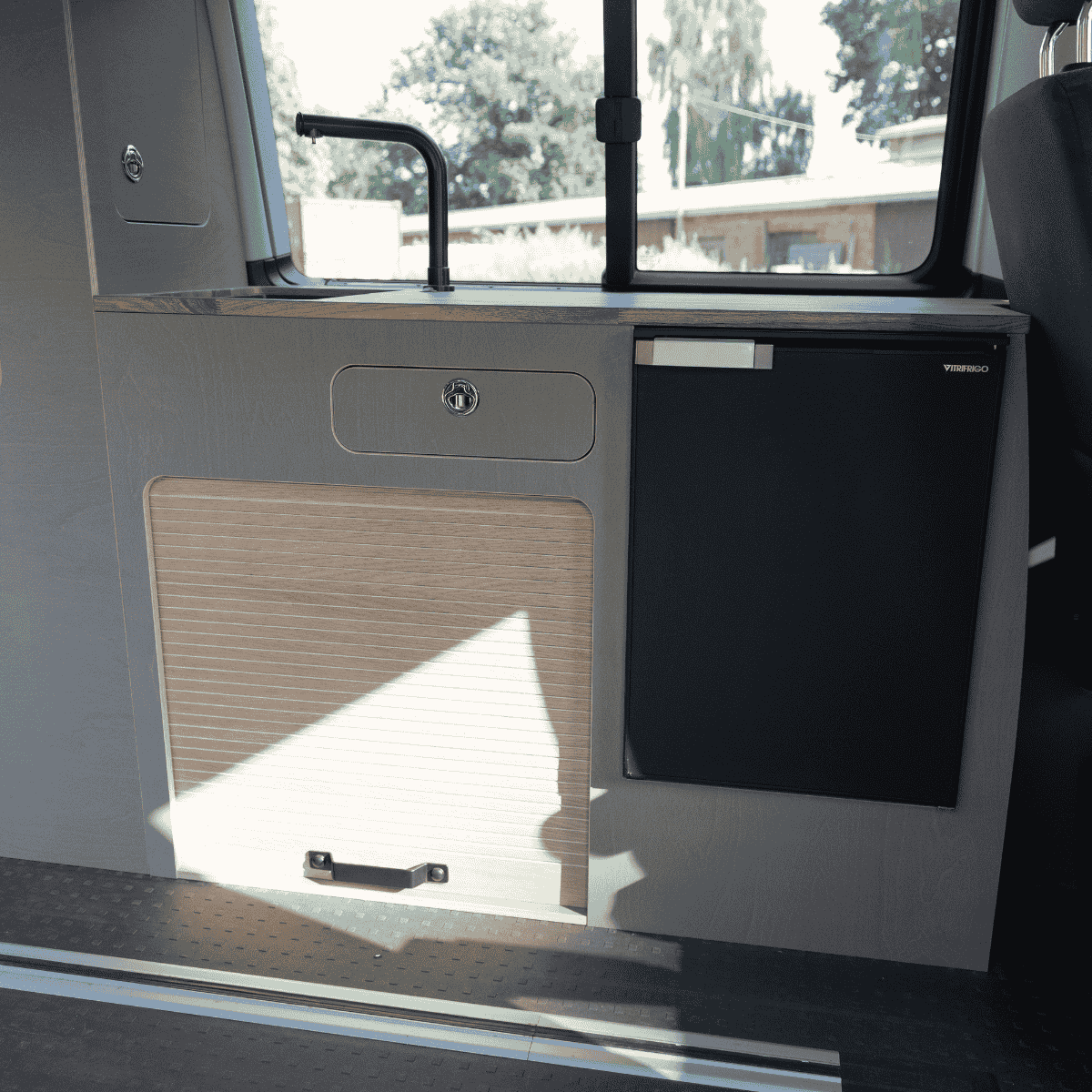 Schranksystem CaliOne VW T5 - T6 California Beach eine Schiebetür rechts