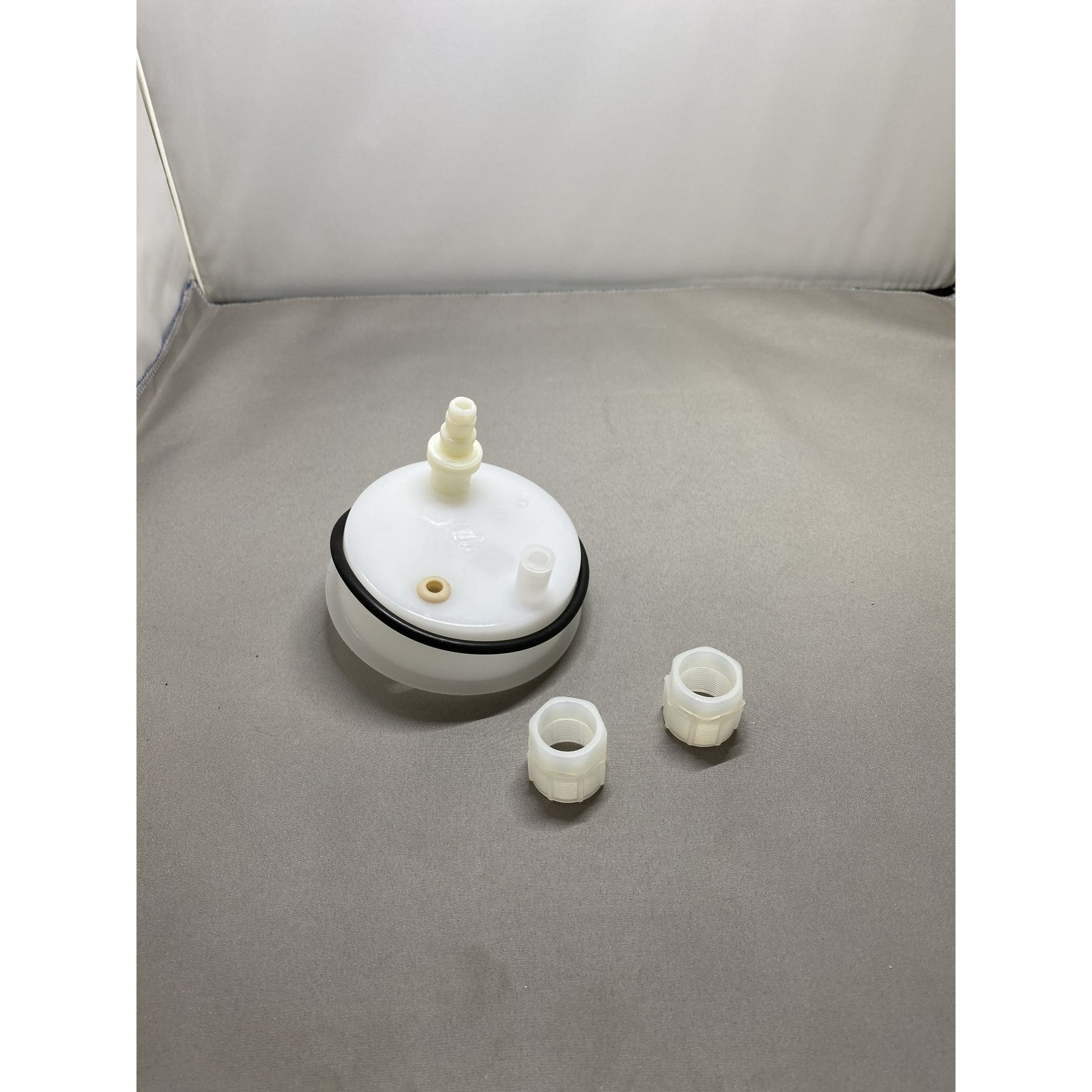 Bouchon de réservoir d'eau douce avec raccord de tuyau DIN 96