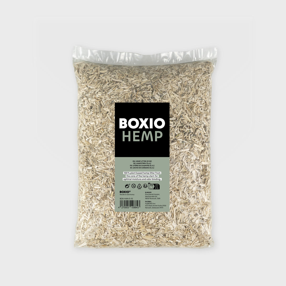 Transparenter Beutel mit BOXIO HEMP Hanfstreu, hellen Holzspänen, schwarzem Etikett und Produktangaben, 5,6 Liter ჩან
